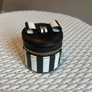 Henri Bendel Ring Case